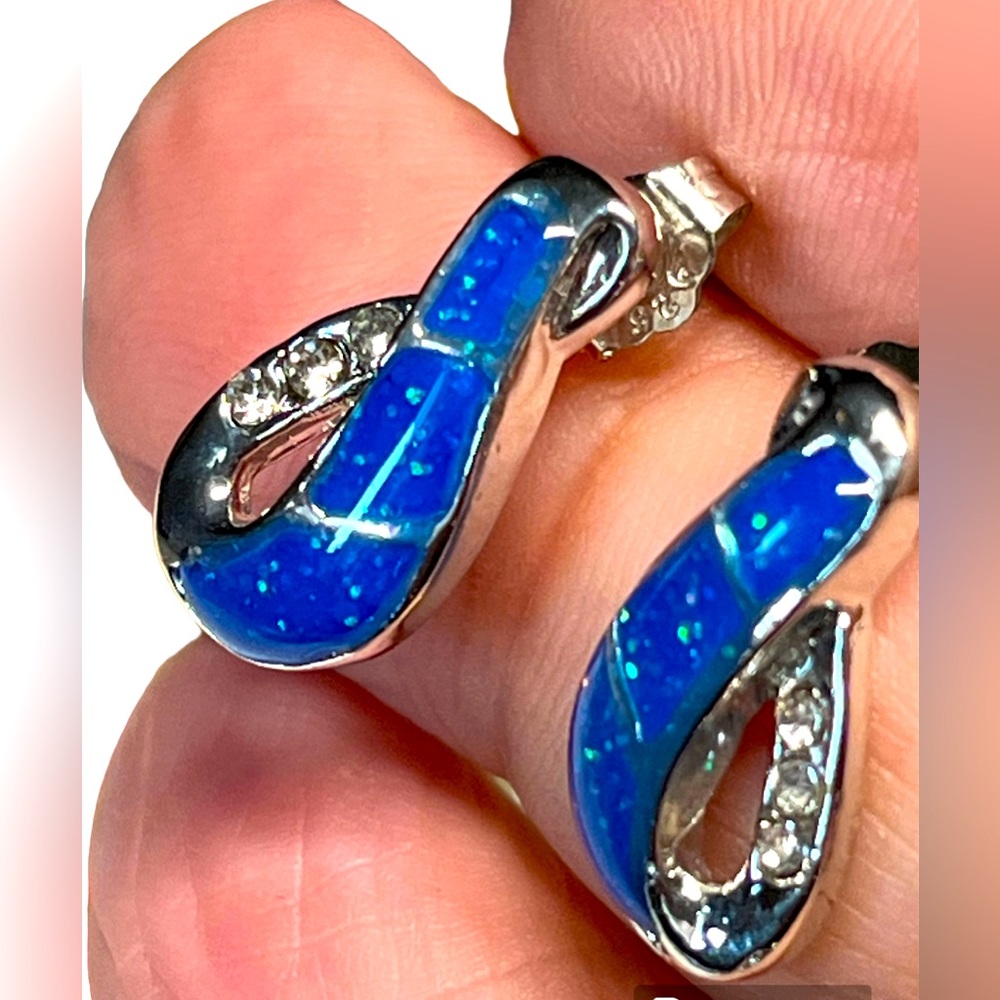 Earring-NWOT -blue inlaid “opal” with clear rhinestone stones-abstract-swirl